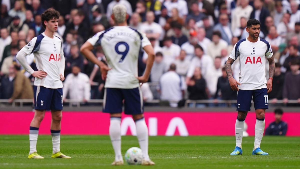La crisis terminal del Tottenham: tercer entrenador del año y amenaza de descenso tras ganar la Europa League