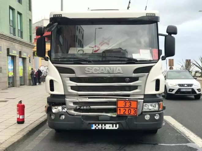 Un accidente con dos heridos activa el protocolo de mercancías peligrosas
