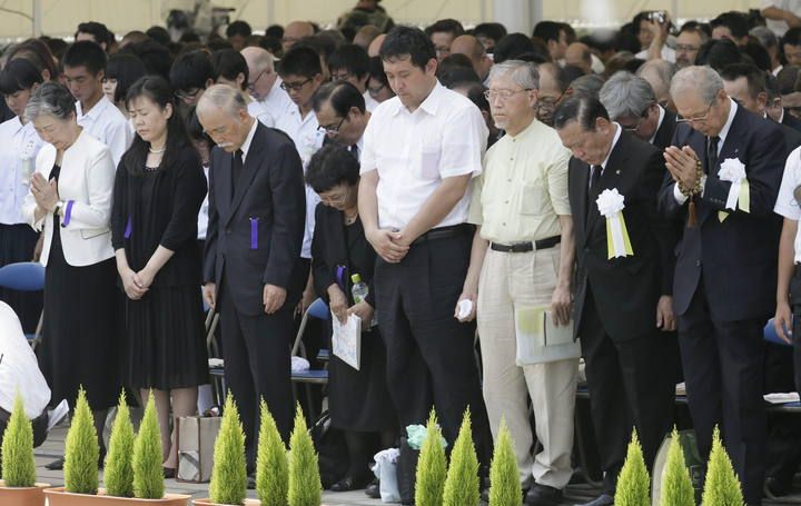 Japón recuerda a las víctimas de la segunda bomba atómica, lanzada tres días después de la de Hiroshima