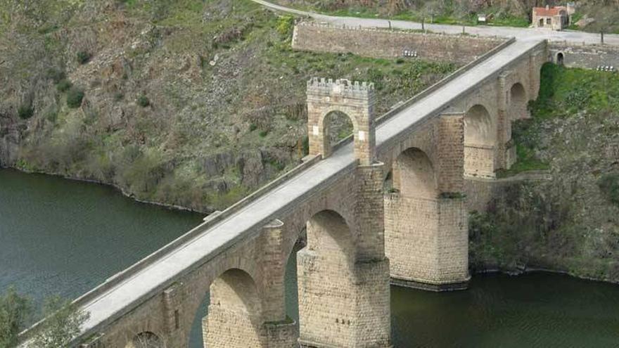 La Asamblea de Extremadura decide solicitar el reconocimiento de Patrimonio de la Humanidad para el puente de Alcántara