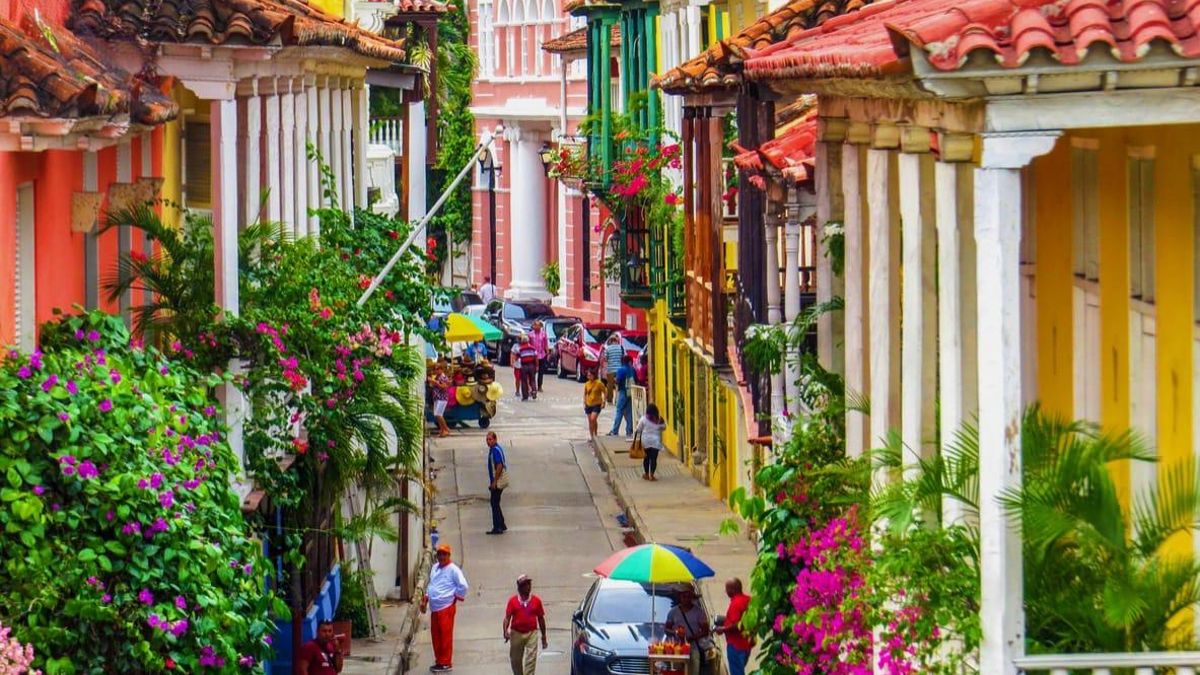 Cartagena de Indias, donde arte urbano y playas paradisíacas bailan al mismo son