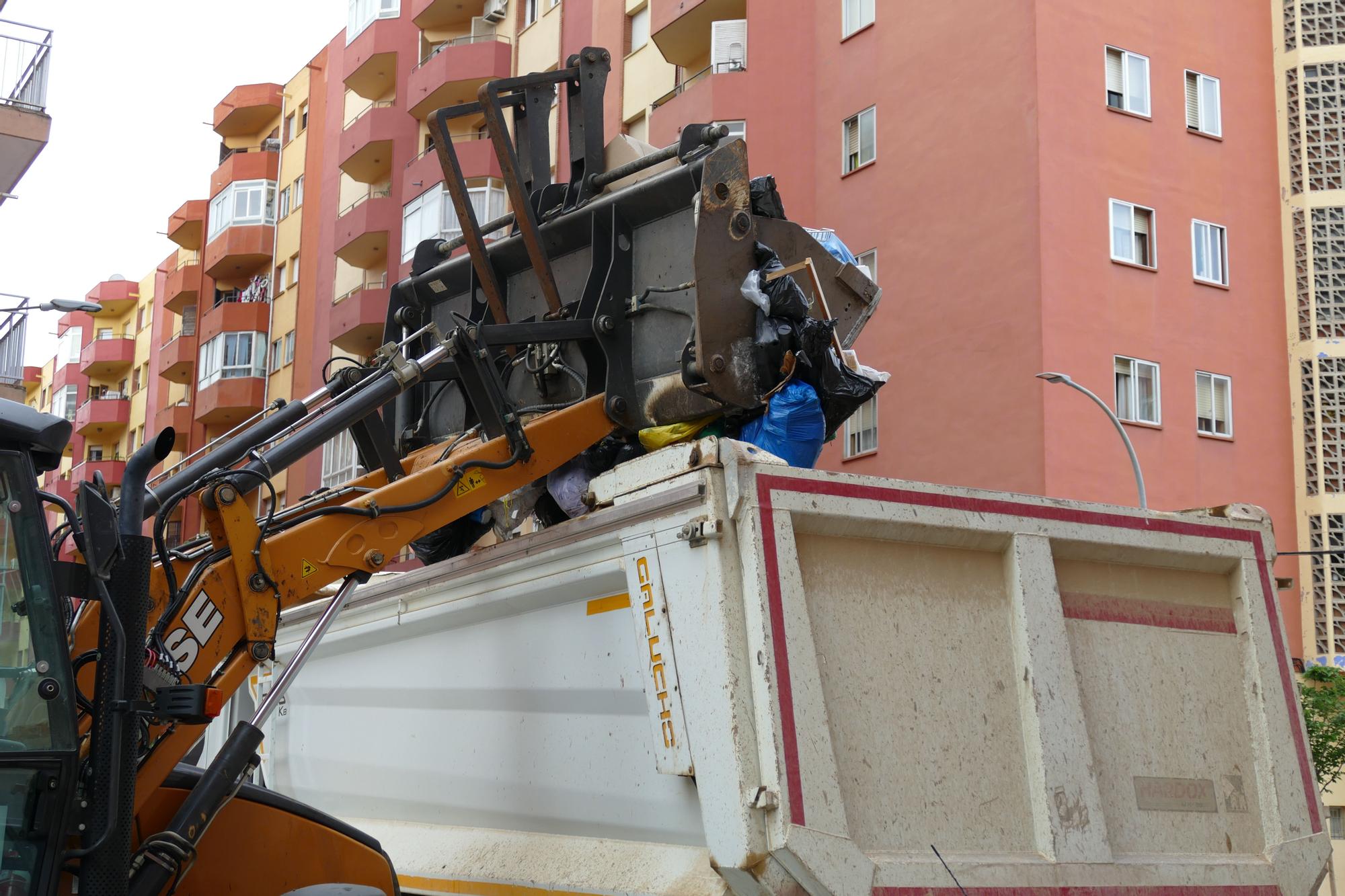 Segueixen les tasques de recollida de deixalles a Figueres