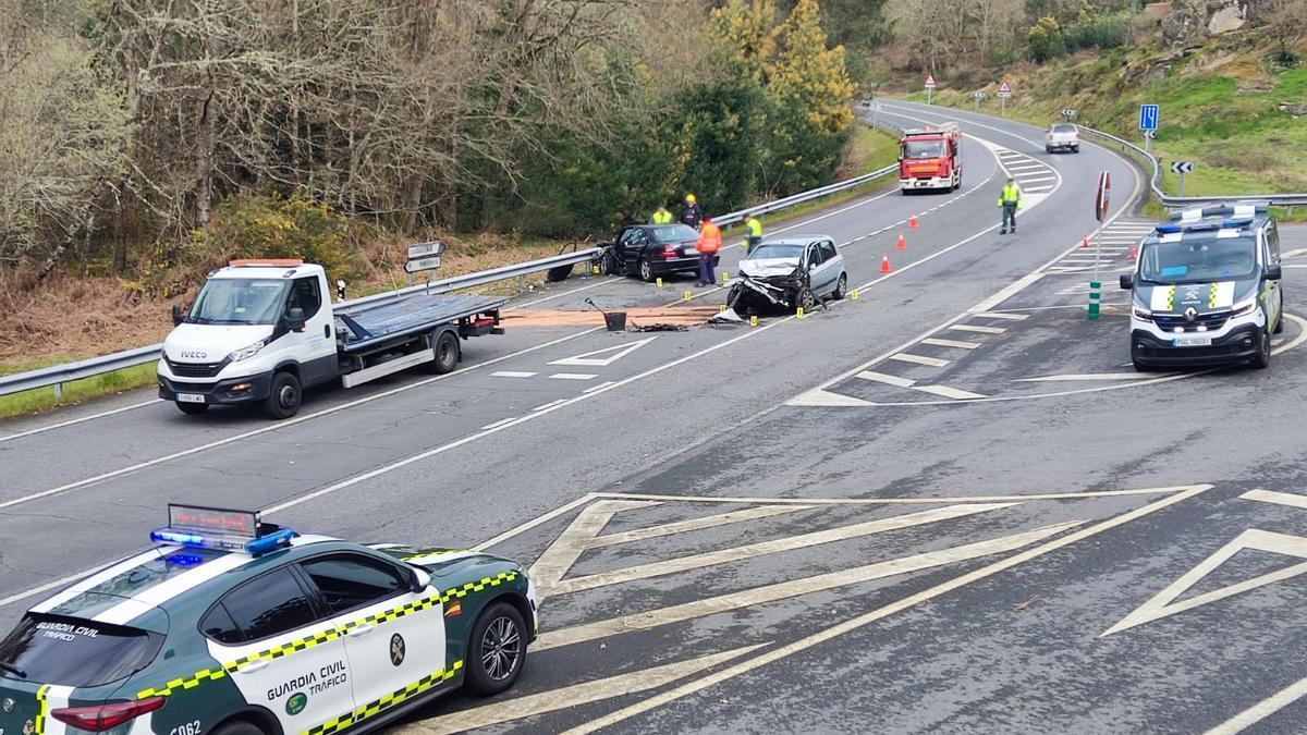 Accidente de tráfico en Leiro con dos heridos graves.