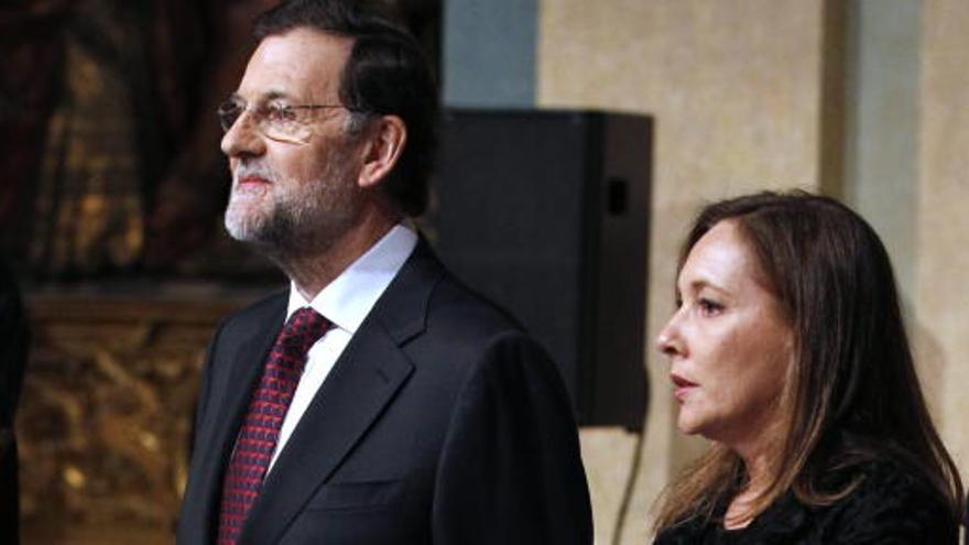 El presidente del Gobierno español, Mariano Rajoy, y su esposa,Elvira Fernández, en Cádiz.