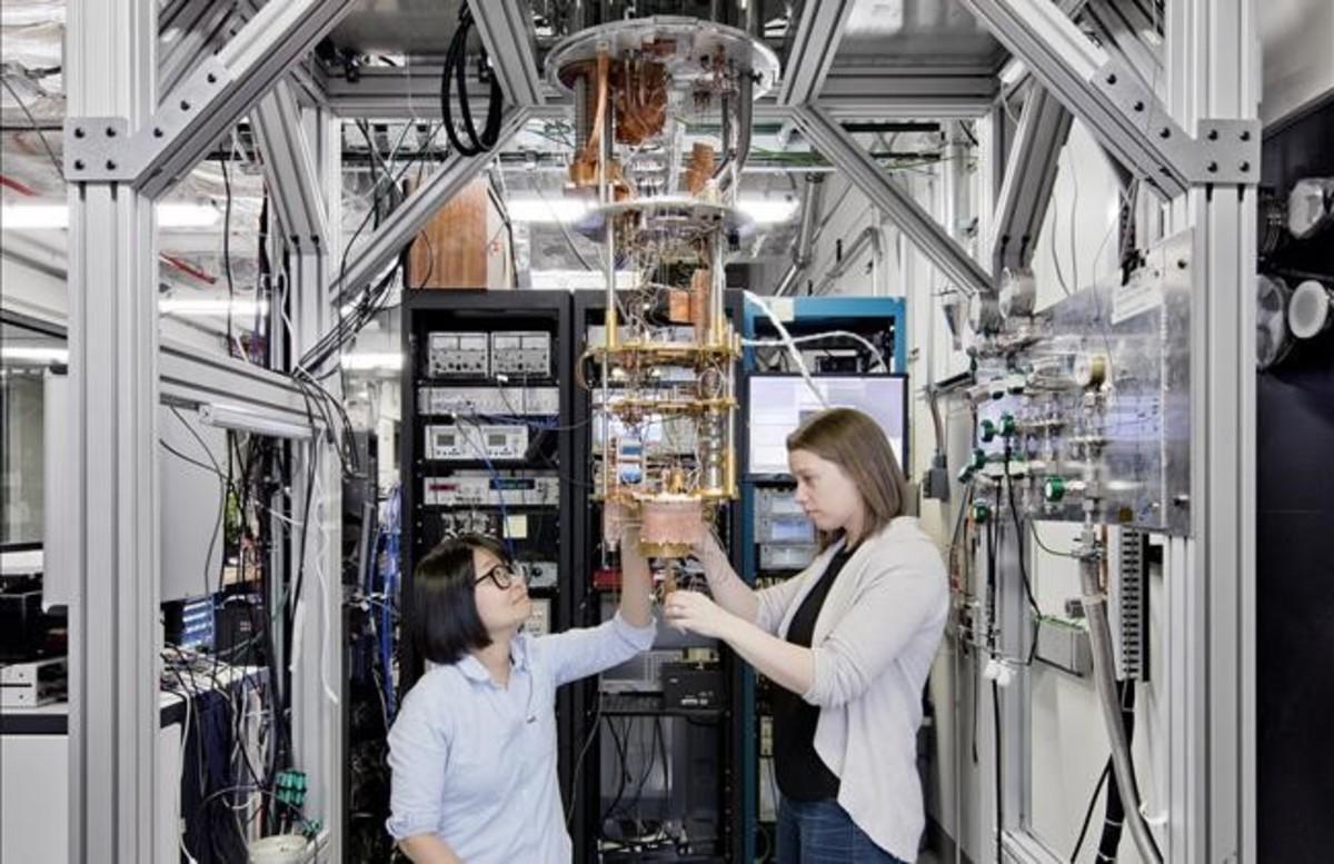 abertran37566444 ibm building first universal quantum computers for business 170306100147