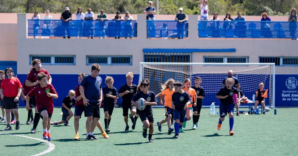 Otro de los momentos especiales de la jornada dedicada a la cantera organizada por el club Sant Josep RC. |
