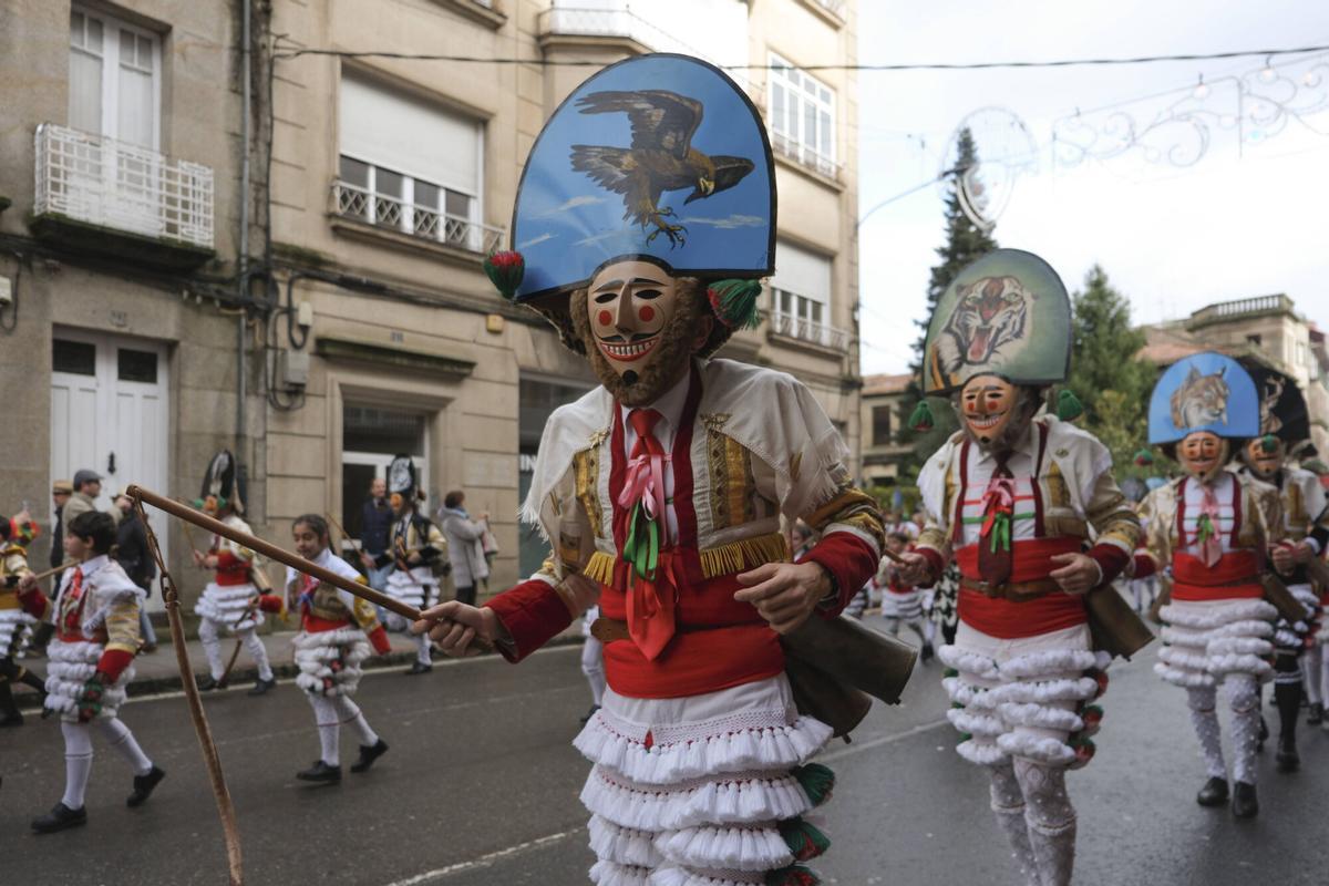 Los cigarróns recorrieron las calles de Verín