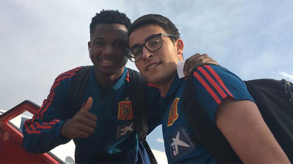 Ansu Fati y Eric García, antes de viajar a Montenegro con la sub'21