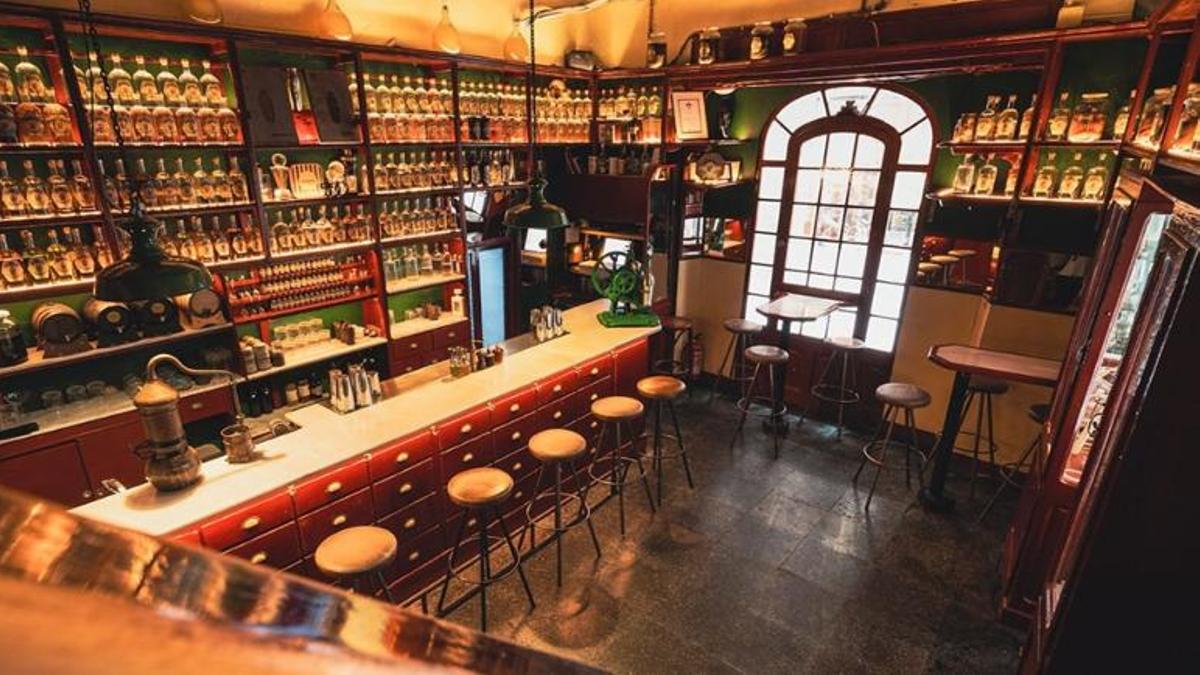 El interior de la coctelería Dr. Stravinsky.