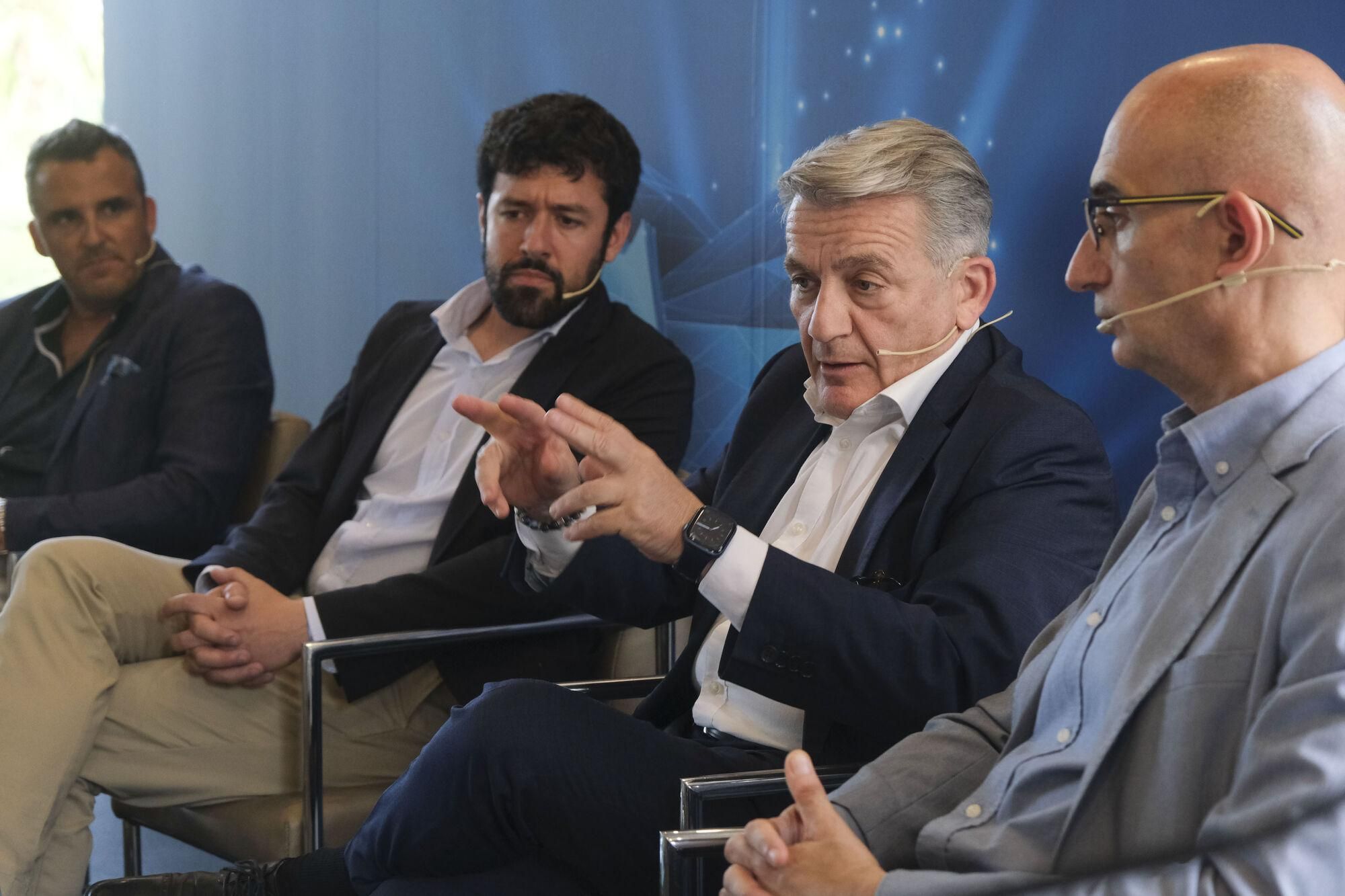 Expertos reunidos por La Opinión apuestan por el conocimiento financiero para superar los actuales tiempos de incertidumbre
