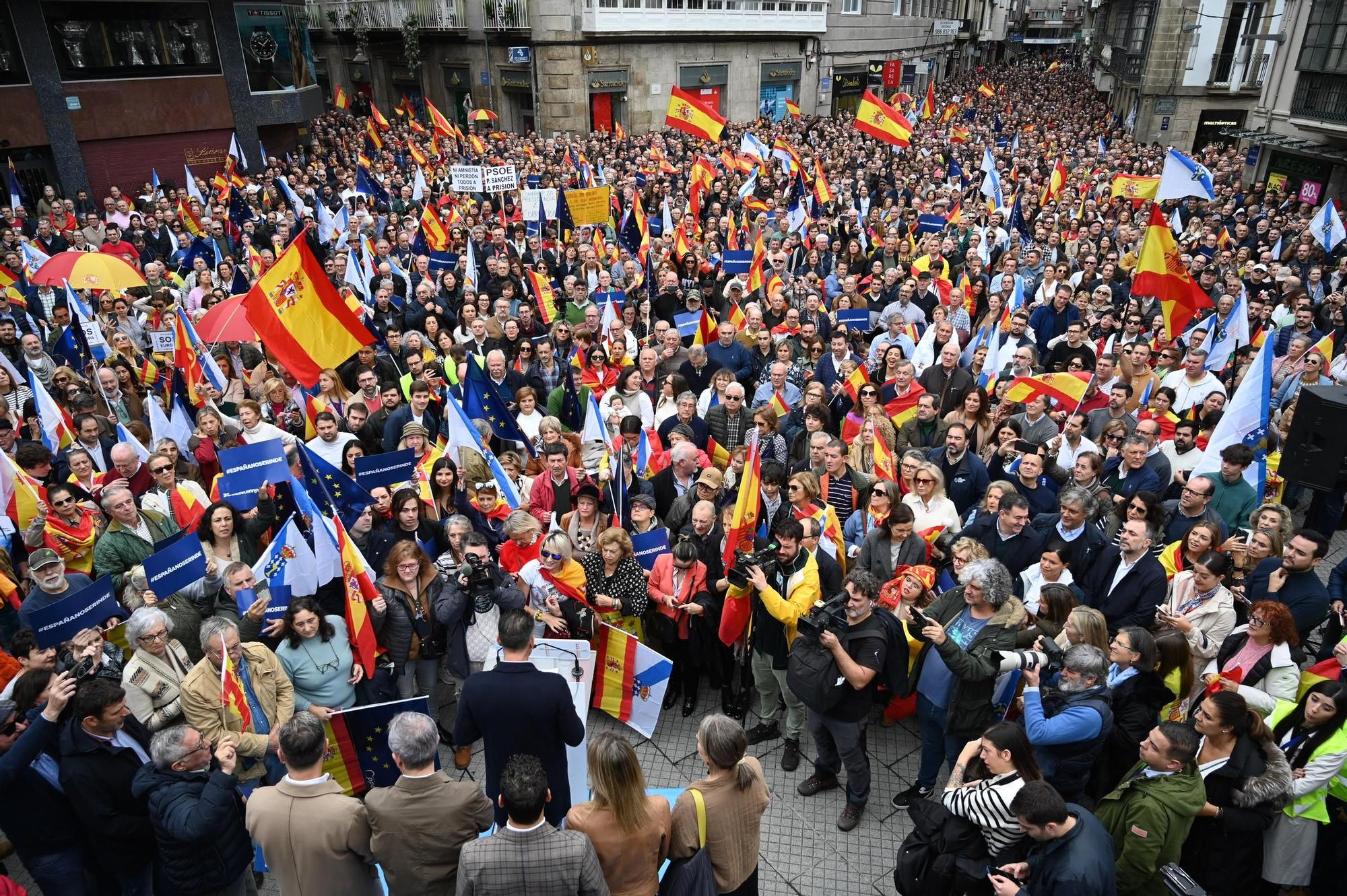 Contrarios a la amnistía se unen en una manifestación en Pontevedra