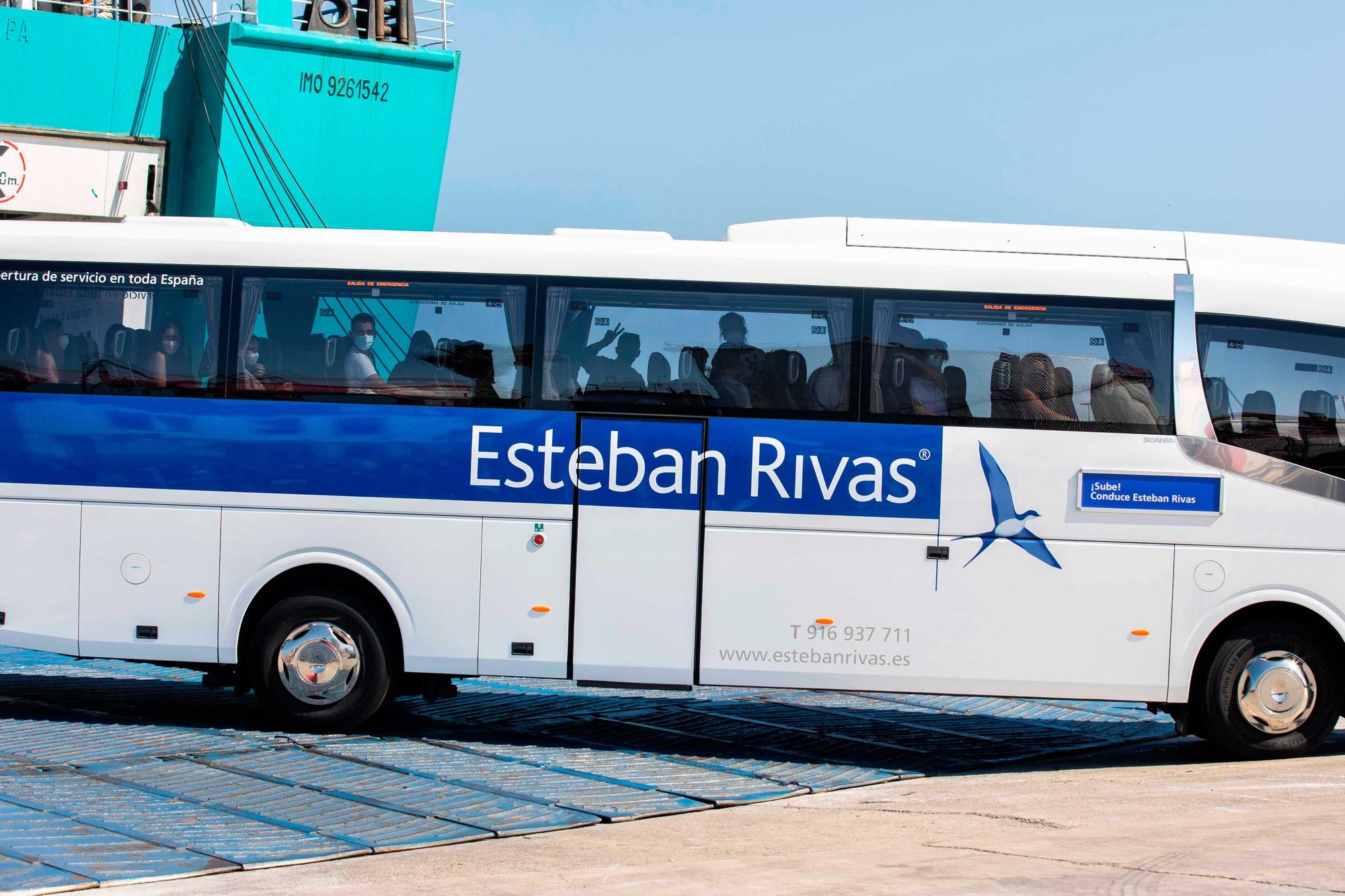 Llegan a Valencia 118 estudiantes de los confinados tras el macrobrote de Mallorca