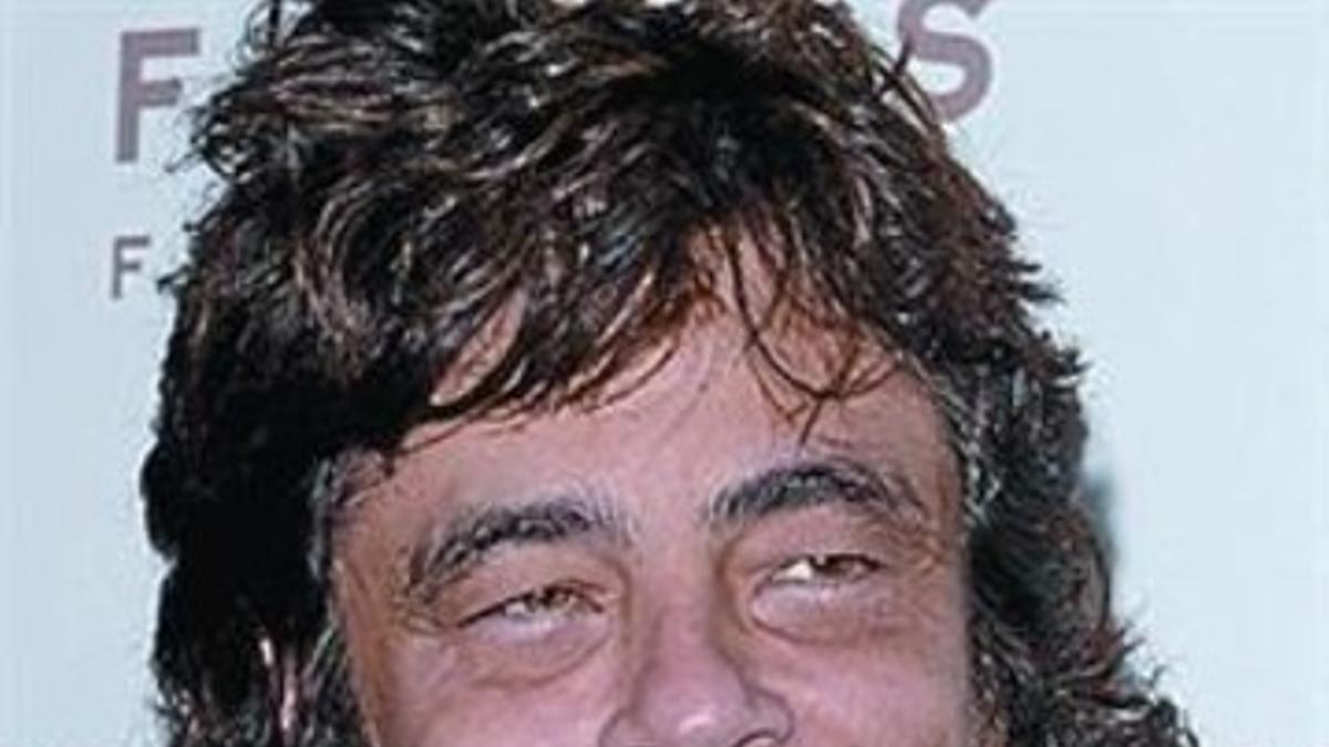 A la izquierda, Ricky Martin. A la derecha, el actor Benicio del Toro.