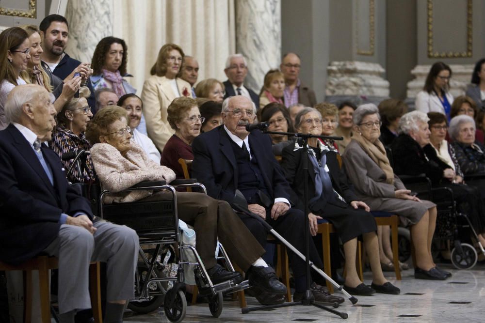 Homenaje a los 25 vecinos centenarios de Valencia