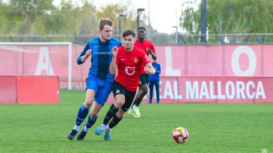 El Mallorca B golea al Burgum neerlandés en Son Bibiloni