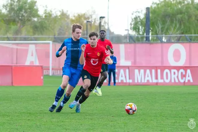 Victoria del Mallorca B ante el Burgum holandés