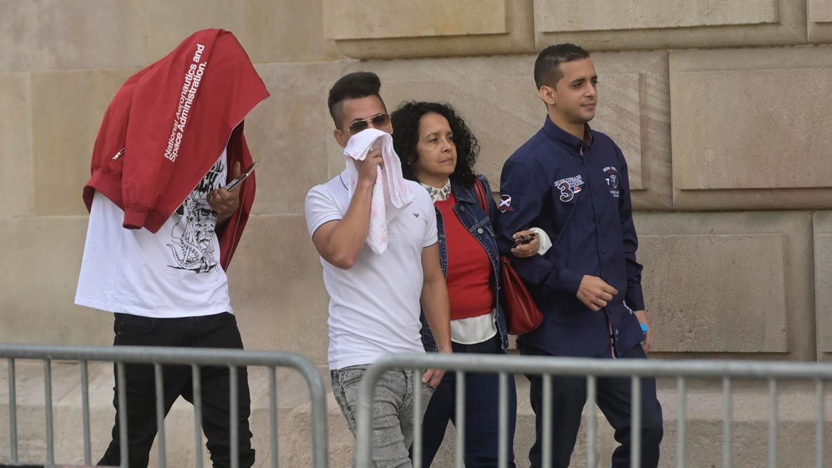 Los miembros de 'la Manada' de Manresa llegan a Audiencia de Barcelona, en una foto de archivo.