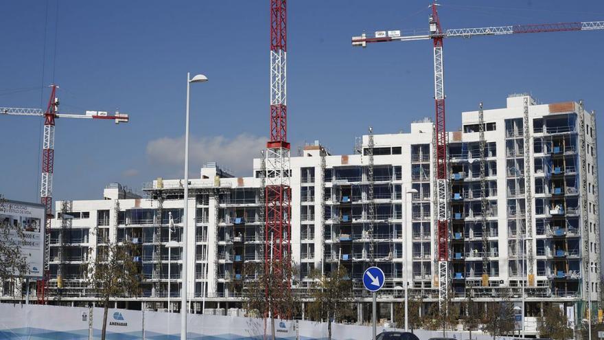 Las inmobiliarias asturianas prevén que la vivienda tienda a moderar su precio