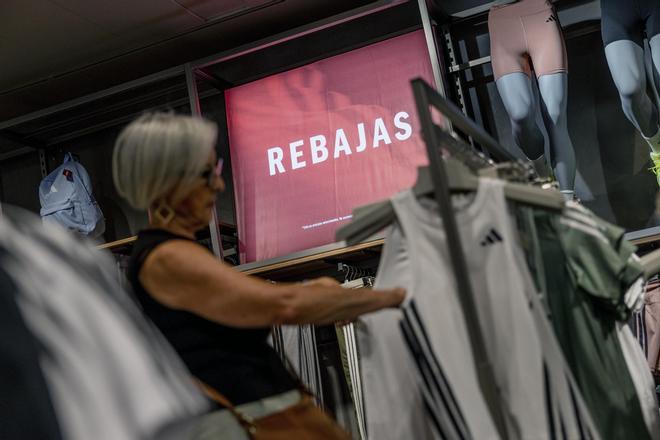 La tasa de ahorro de los hogares cae al 11,3% en el primer trimestre y el gasto en consumo se dispara un 6,1%