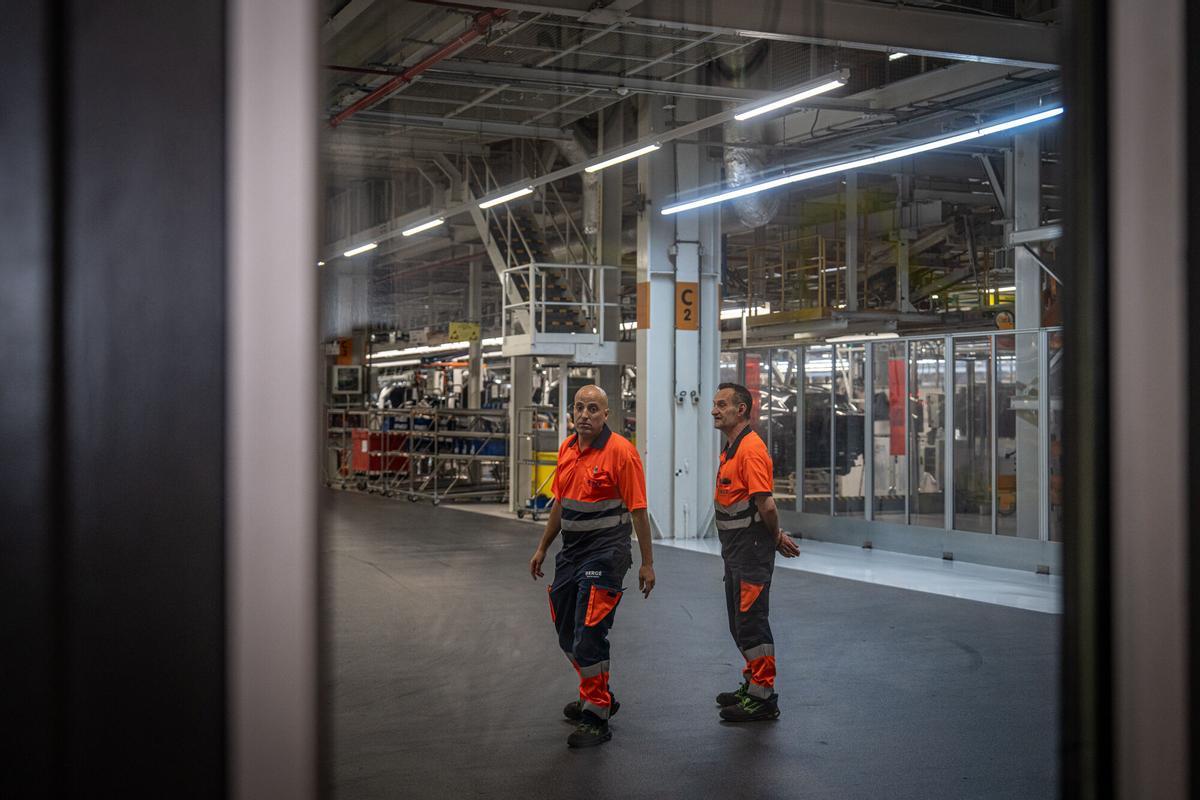 Visita al taller 10 de ensamblaje durante la jornada de inicio de la producción de nuevos vehículos eléctricos.