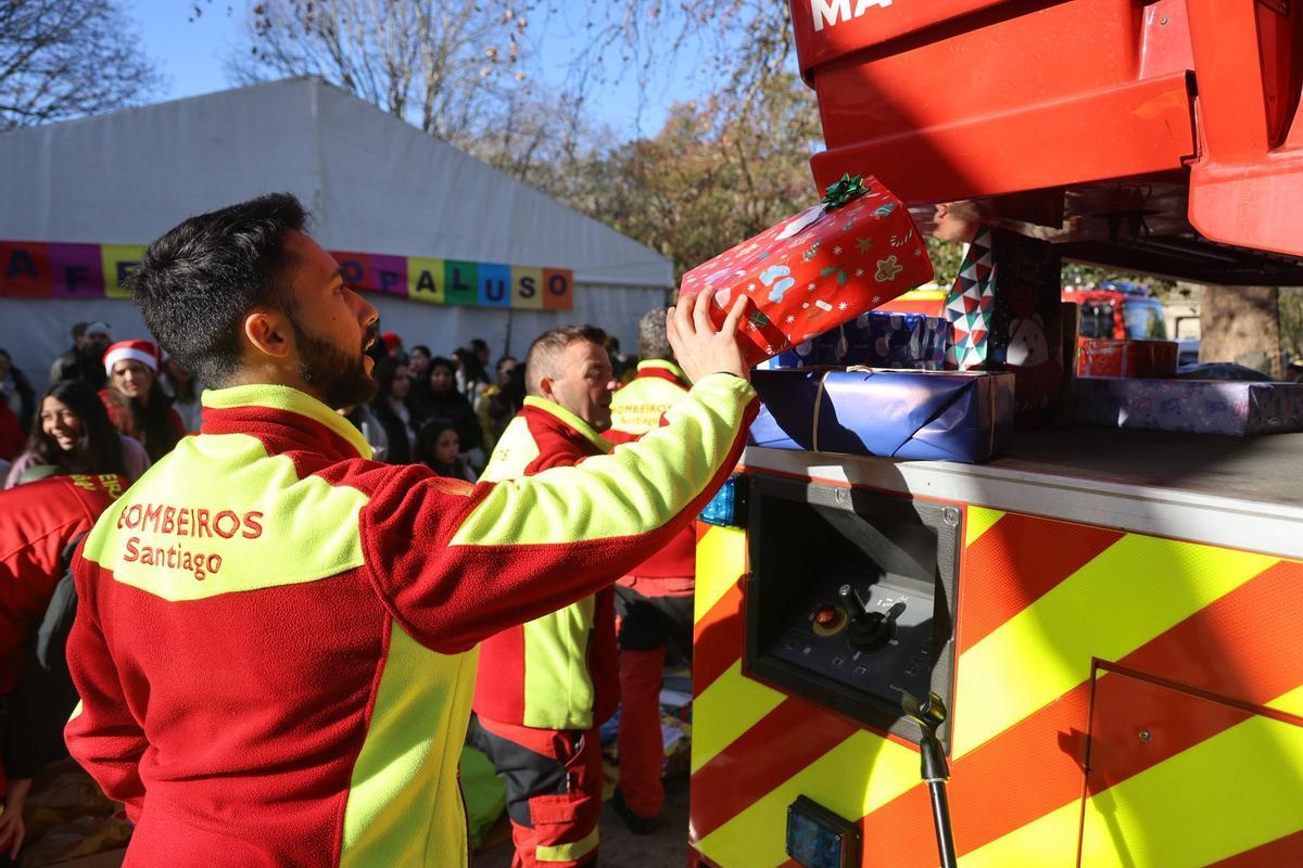 Chocolatada y regalos en la Navidad más solidaria de Santiago