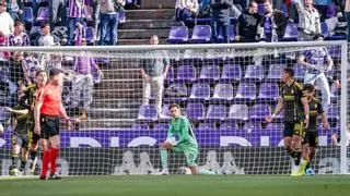 La crónica del Real Valladolid-Real Zaragoza. Las campanas ya doblan con fuerza por un equipo muerto