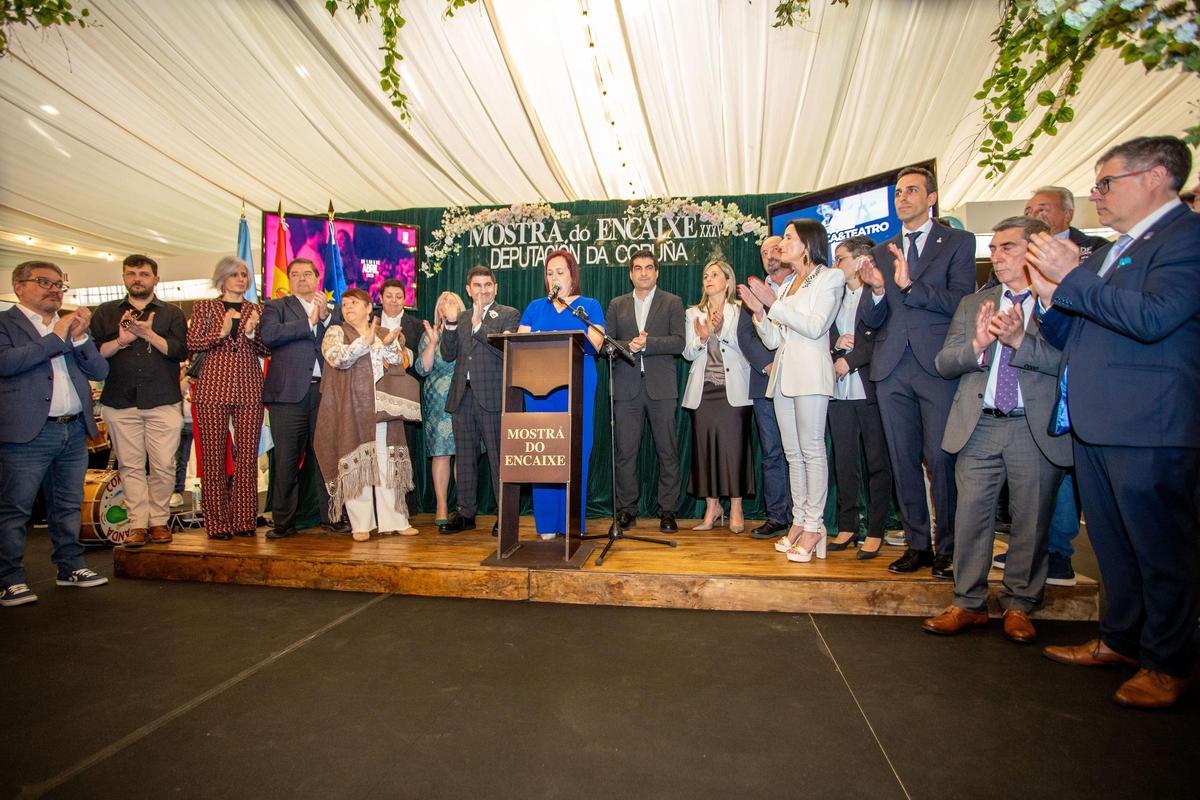 Representantes autonómicos, provinciais e municipais na inauguración da Mostra.