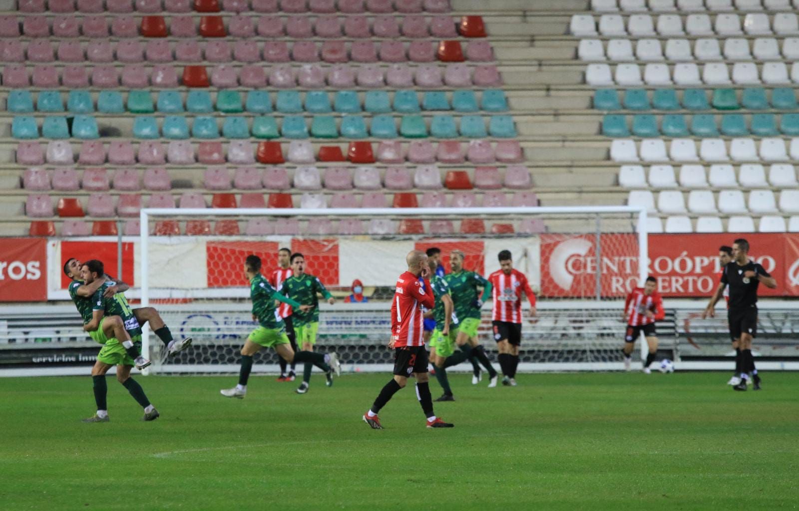 El Zamora CF empata con diez jugadores frente al Guijuelo (2-2)