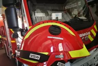 Arden dos furgonetas y dos motos en el centro de Sevilla durante la noche