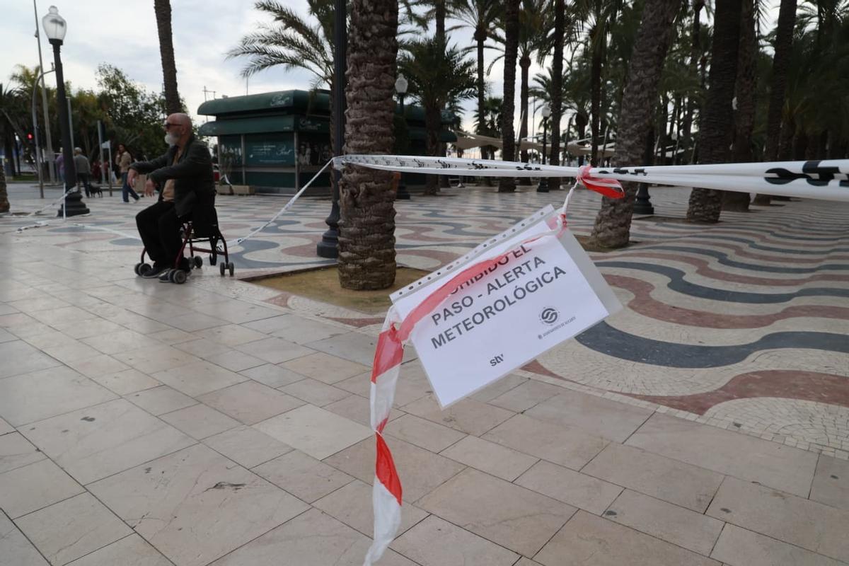 La Explanada, cerrada al paso por alerta meteorológica