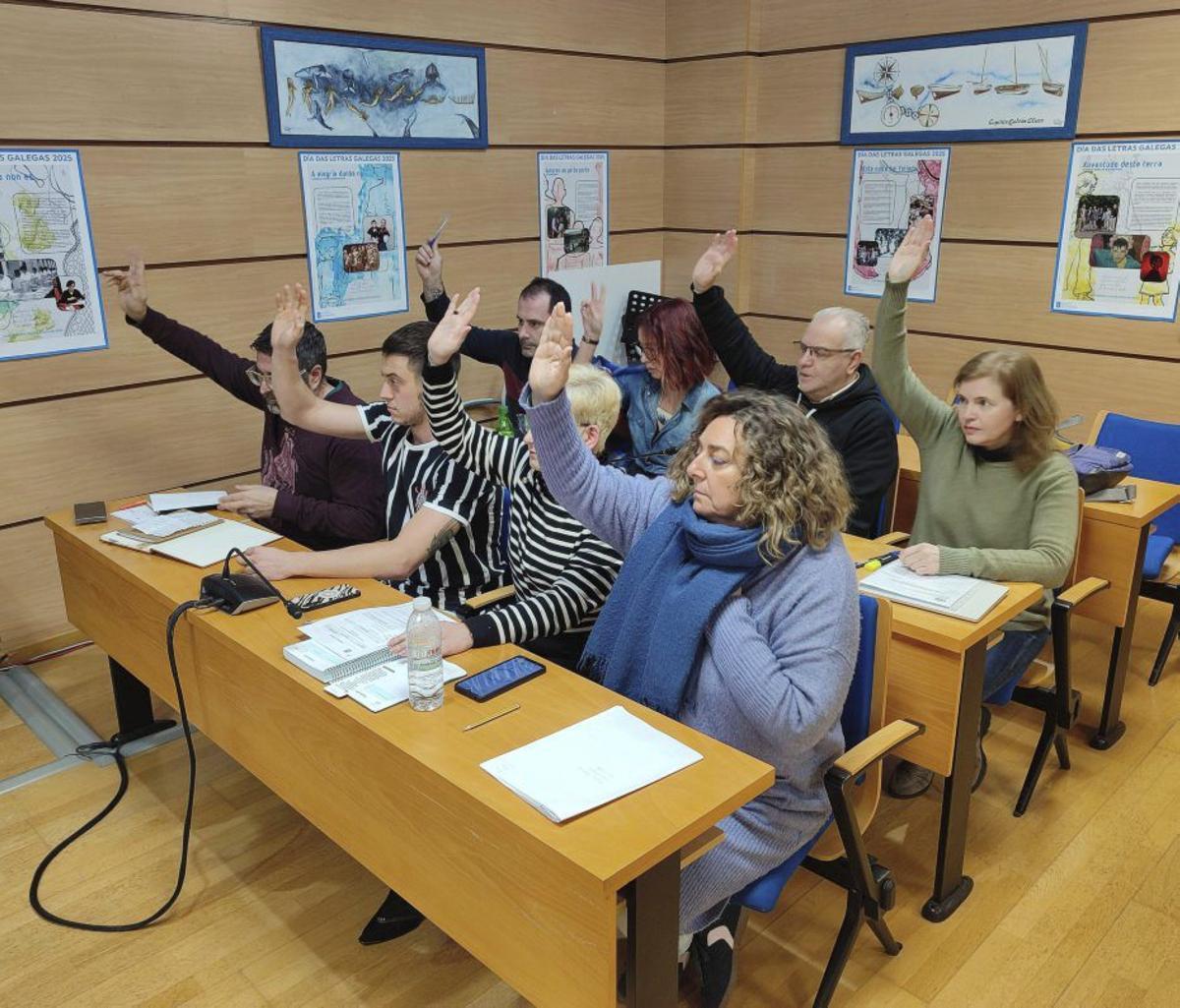 Melón (detrás 2º dcha.), en el pleno del pasado jueves. |  Santos Á.