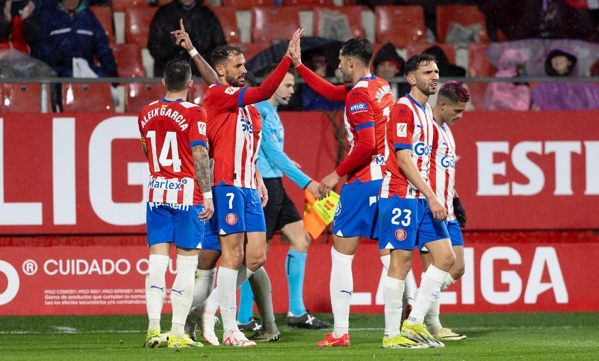 Los jugadores del Girona celebran la victoria