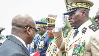 La junta de Gabón nombra un líder interino y pone al presidente depuesto en arresto domiciliario