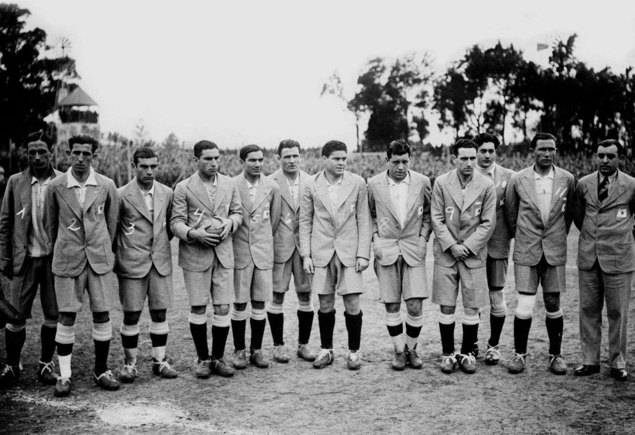Arico Suárez, el quinto empezando por la izquierda y con el dorsal cinco, en una imagen de la selección de Argentina durante el Mundial de 1930.