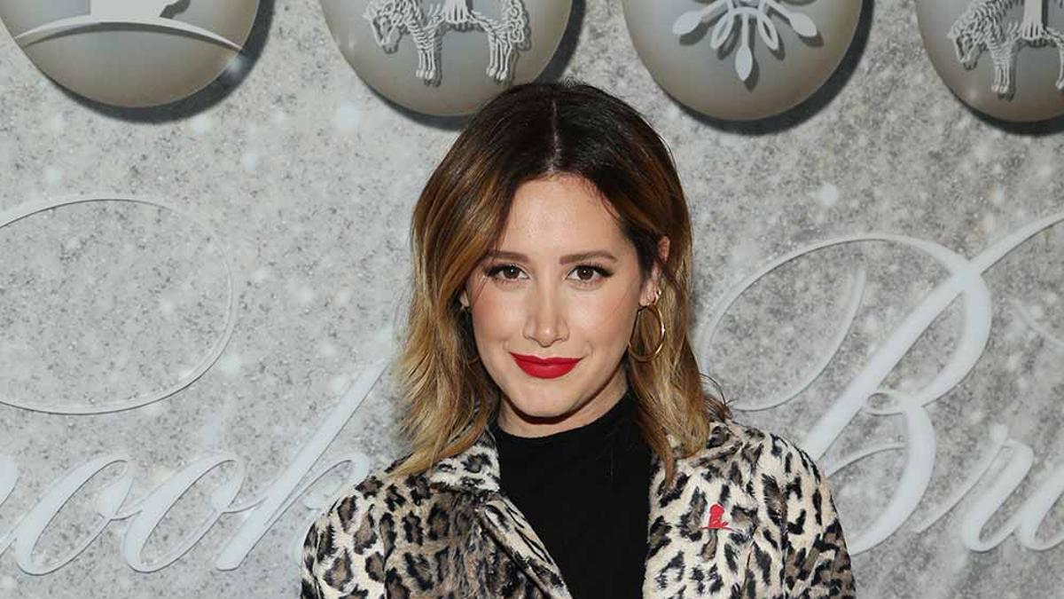 Ashley Tisdale anuncia su embarazo con este bonito posado