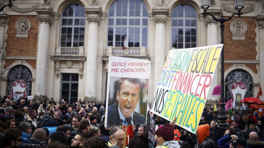 Se desatan protestas en todo Francia contra la reforma de pensiones de Macron