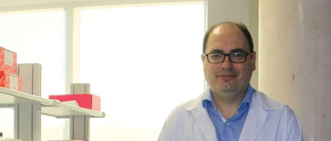 Alejandro Pérez  Fidalgo, en el  Hospital Clínico  Universitario  de Valencia. | LNE