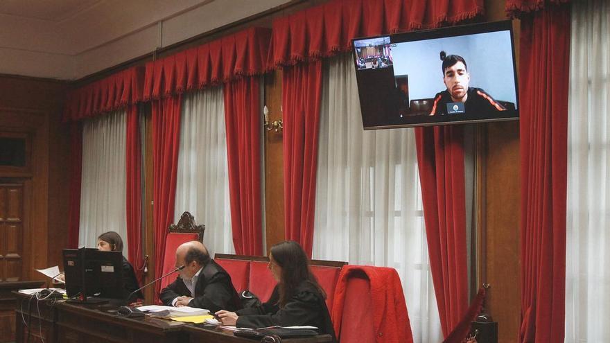 «Tengo la educación básica, no sé usar un ordenador», alega un acusado que recibió 55.000 euros de una ciberestafa en Ourense