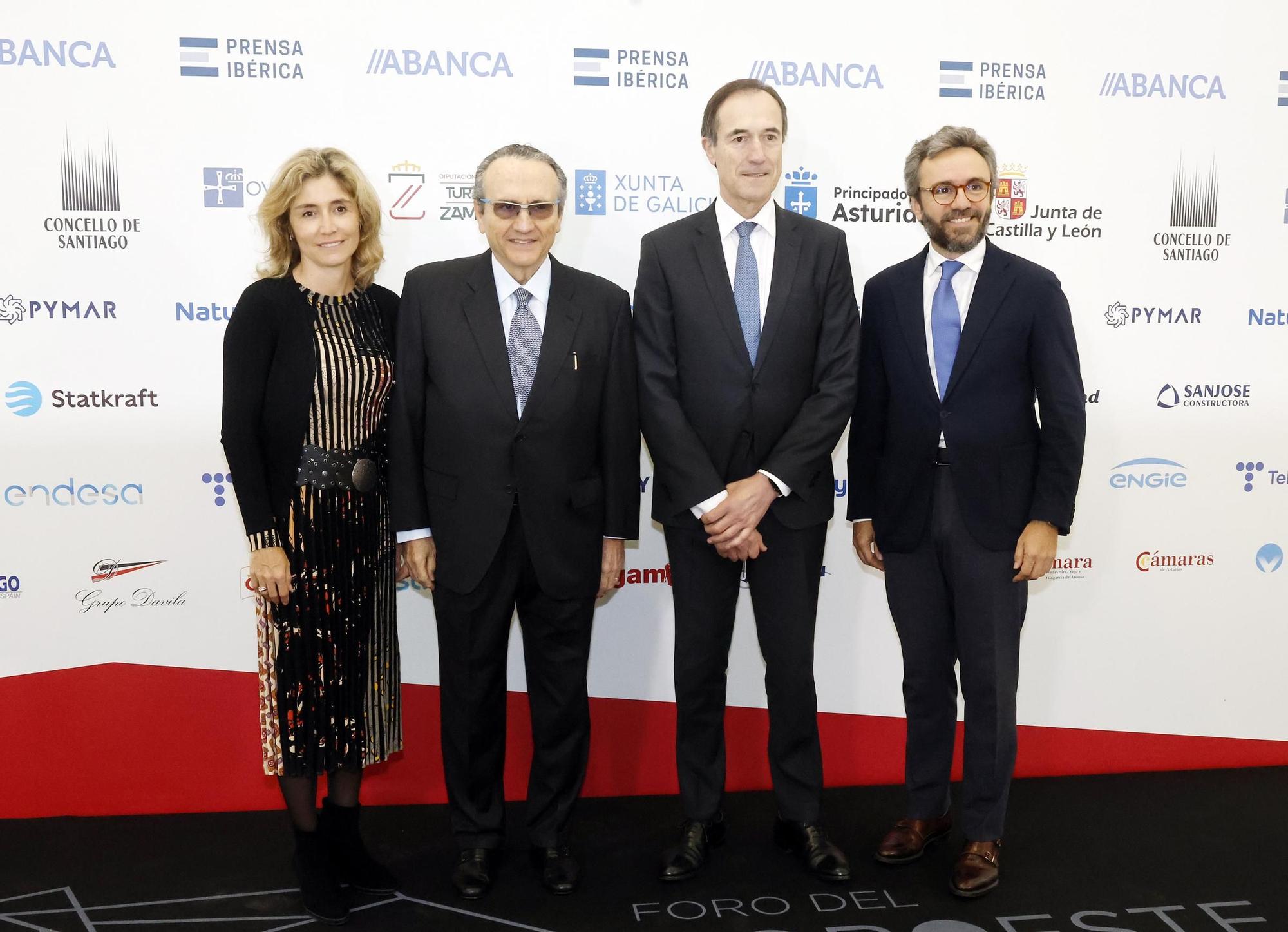 El poder político y empresarial se cita en Santiago