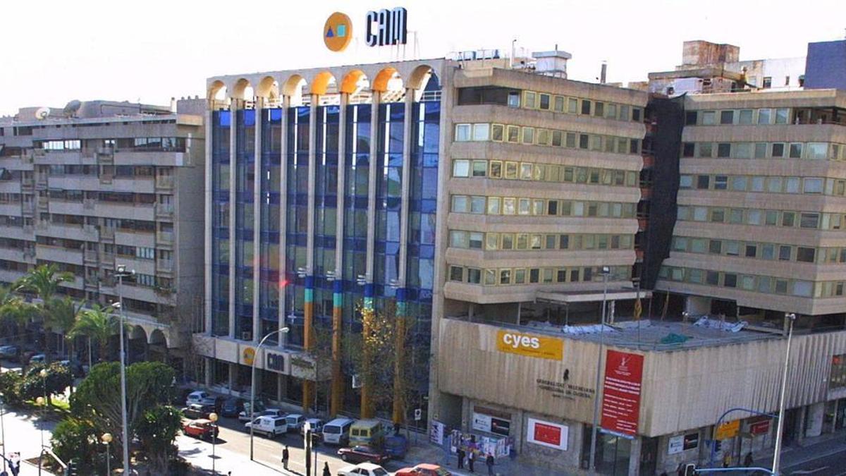 El edificio de la sede central de la CAM, en imagen de archivo.