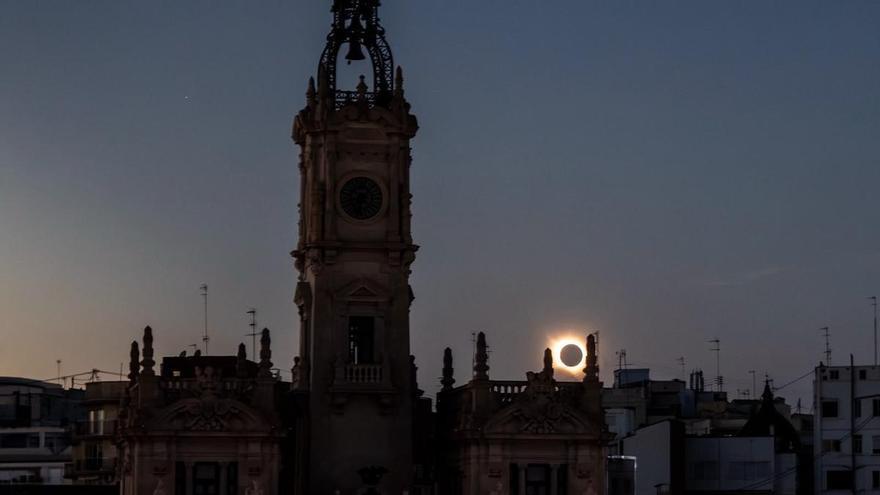 Revive el eclipse total de sol sobre València
