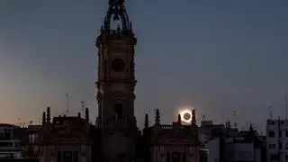 El eclipse total de sol convierte el día en noche sobre la Comunitat Valenciana
