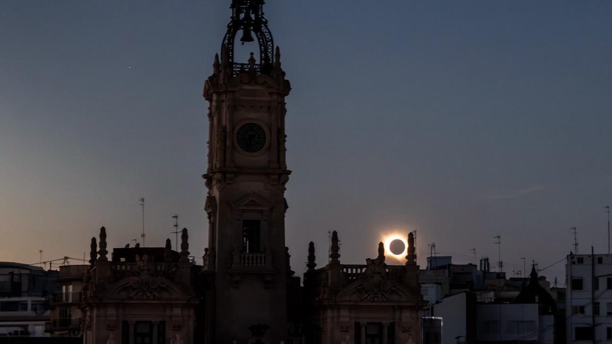 Así ha sido el eclipse de sol total en la Comunitat Valenciana