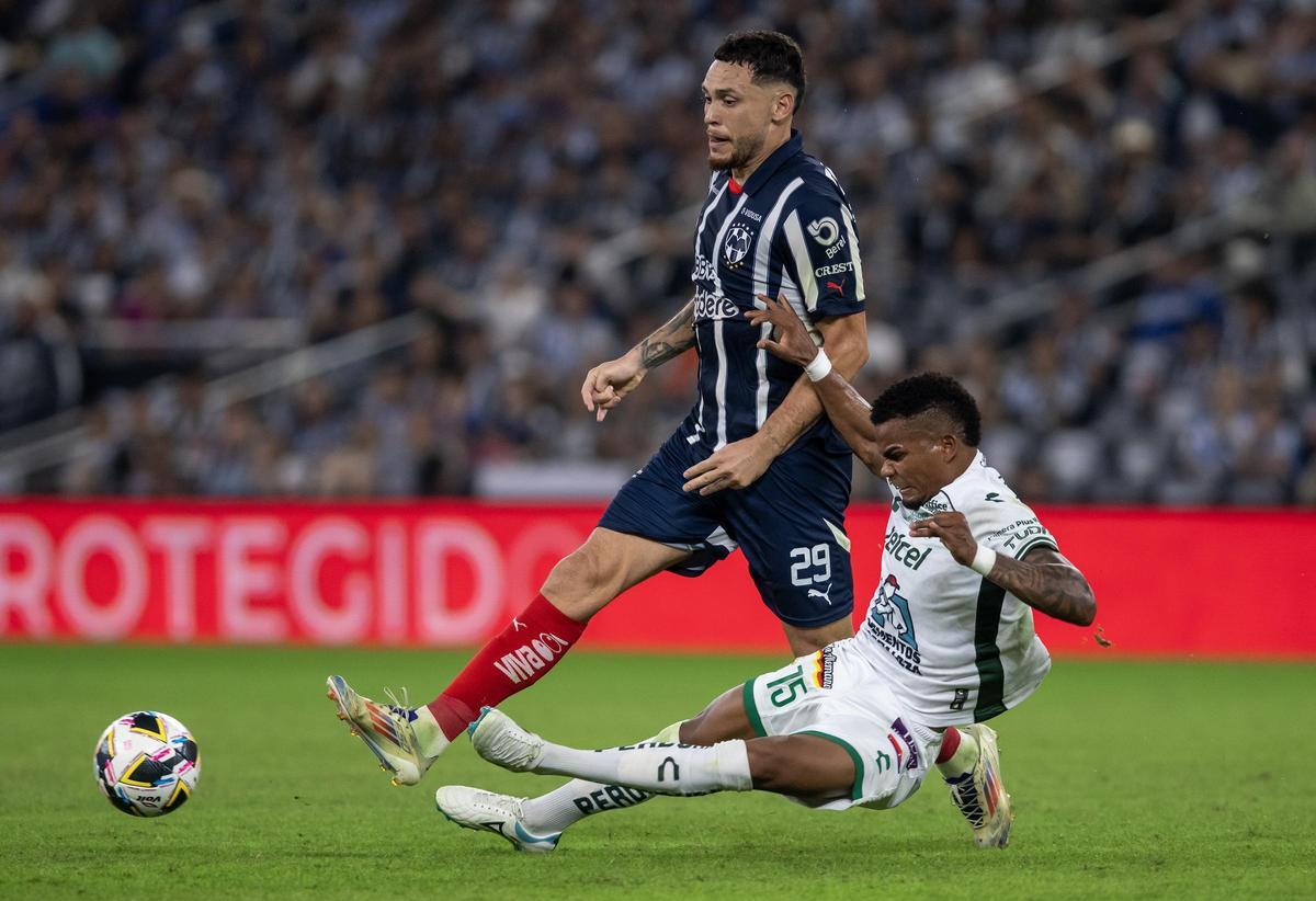 Ocampos en el encuentro ante Club León