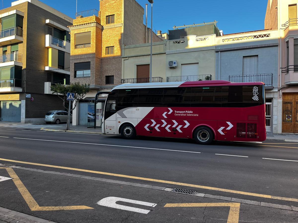 Foto del nuevo bus, este lunes, en la Vall d'Uixó.