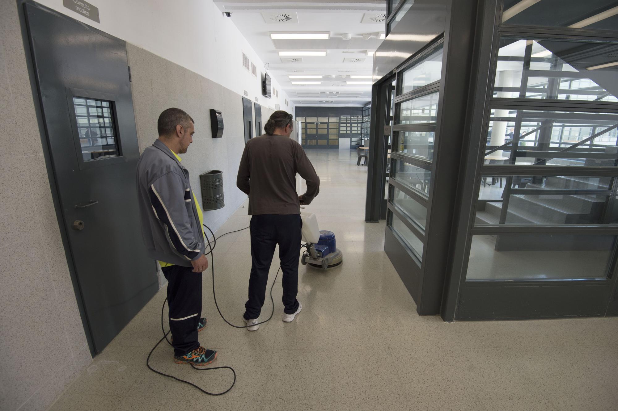 Trabajos de limpieza en el Centre Penitenciari Mas d'Enric de Tarragona