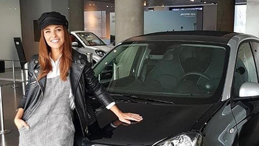 Paula Echevarría muestra su nuevo coche.