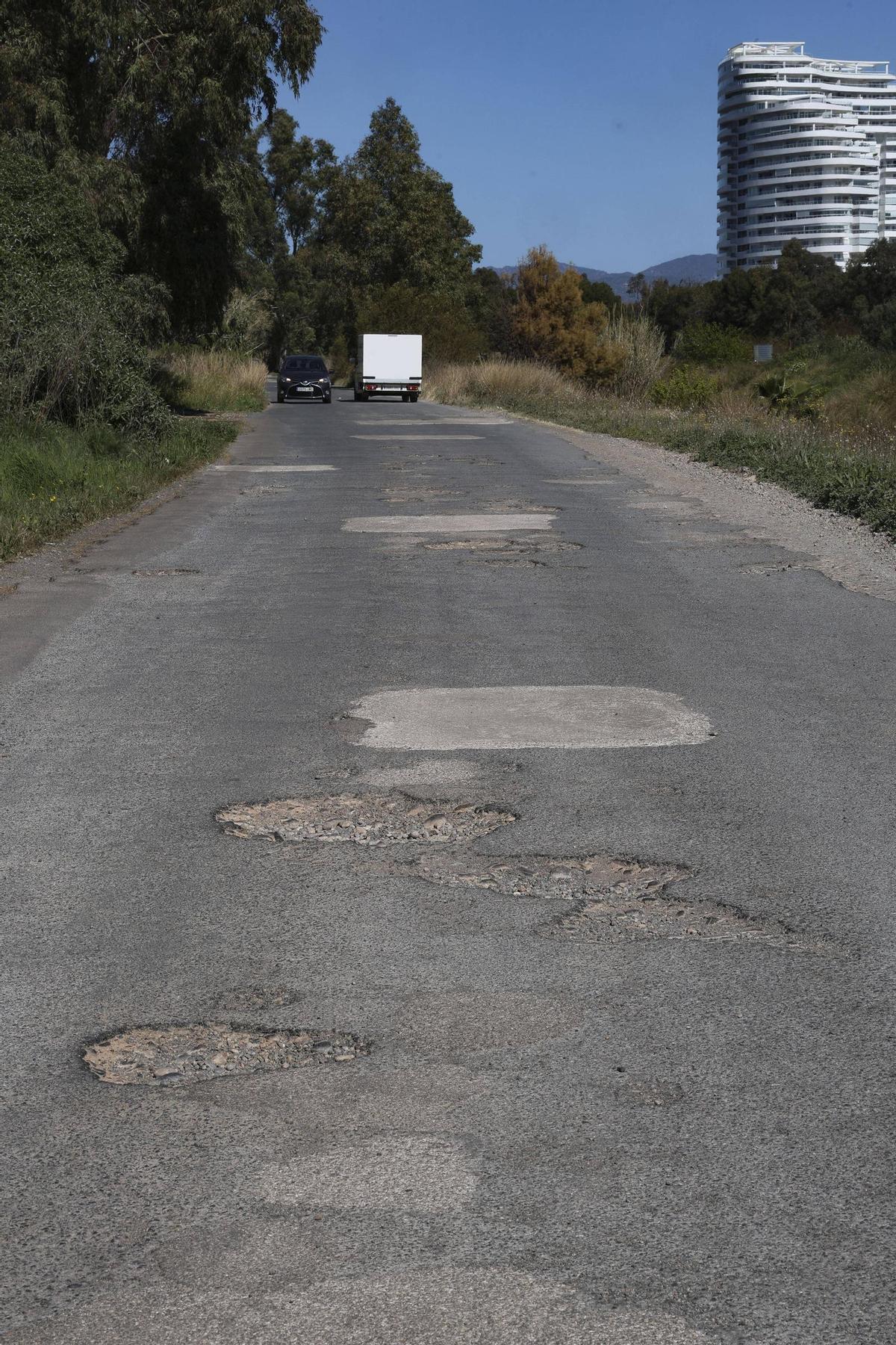 Los agujeros se multiplican en la vía.