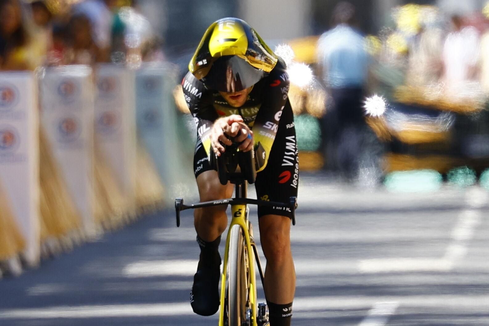 Caen (France), 09/07/2025.- British rider Simon Yates of Team Visma-Lease a Bike crosses the finish line of the 5th stage of the Tour de France cycling race, an Individual Time Trial over 33km in Caen, France, 09 July 2025. (Ciclismo, Francia) EFE/EPA/MARTIN DIVISEK