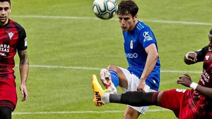 Malsa jugando contra el Oviedo